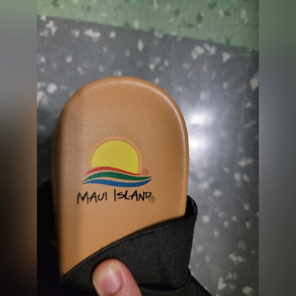 Maui Island Tan Sandals for Effortless Style and Comfort - Picture 1 of 4